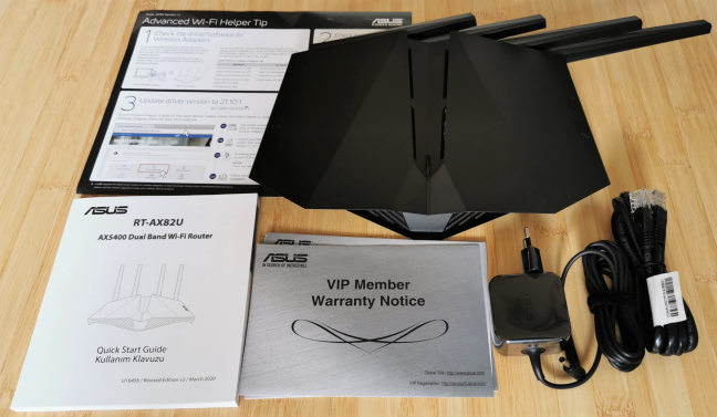 ASUS RT-AX82U - what you find inside the box