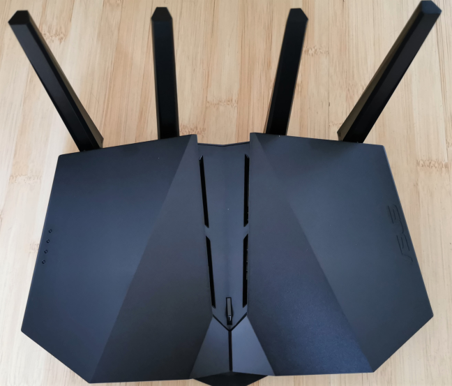 The external antennas on the ASUS RT-AX82U