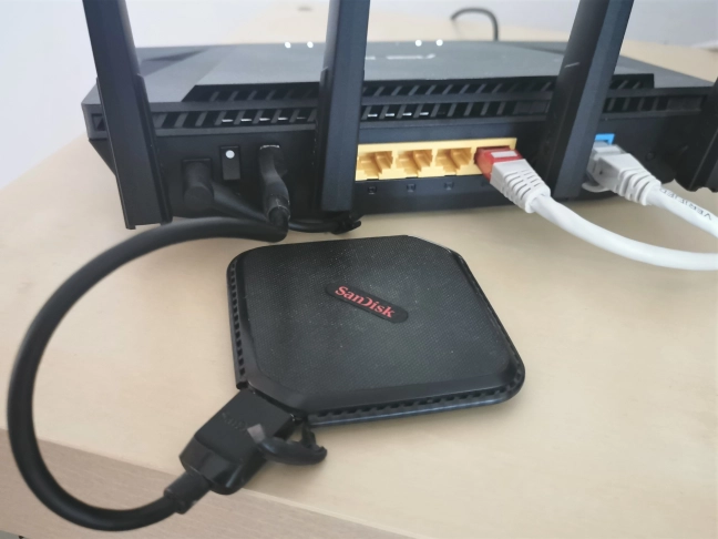 Connecting an external SSD to an ASUS RT-AX58U router via USB