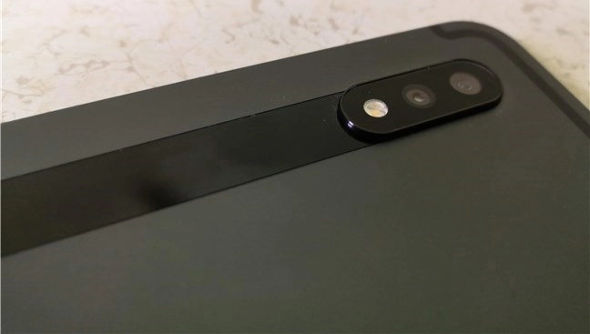 Samsung Galaxy Tab S7+: Dual-camera setup on its back