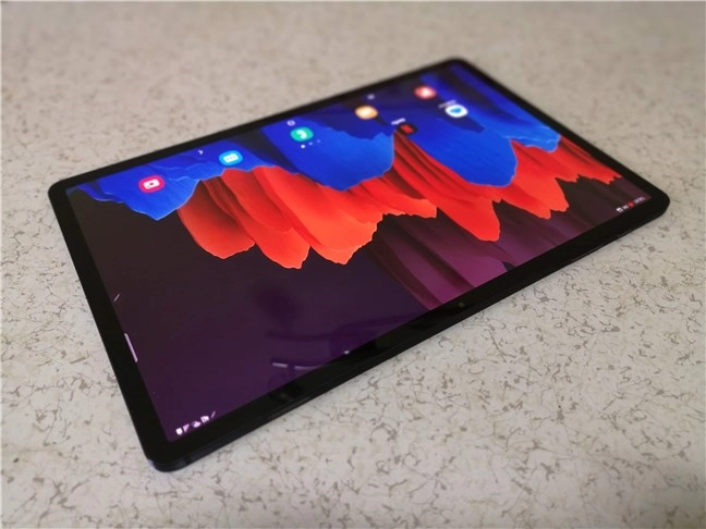 Perspective view of the Samsung Galaxy Tab S7+