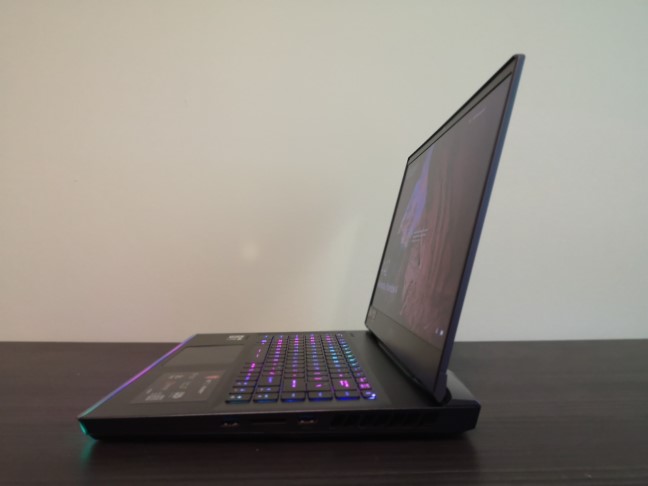Side view of the MSI GE66 Raider 10SGS gaming laptop