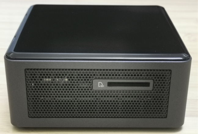 Intel NUC10i5FNH has a card reader too