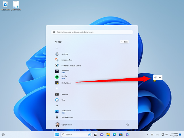 Drag Sticky Notes from the Windows 11 Start Menu to the desktop