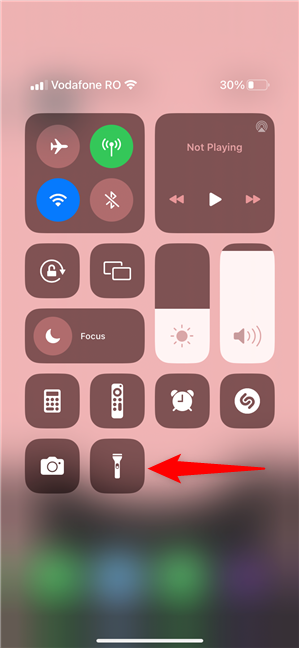 How to turn on the flashlight on iPhone from the Control Center