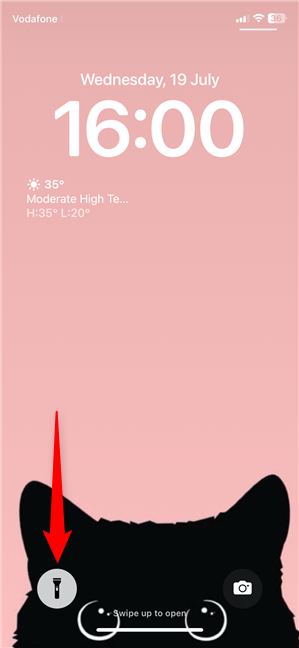 How to turn off the iPhone flashlight from the Lock Screen