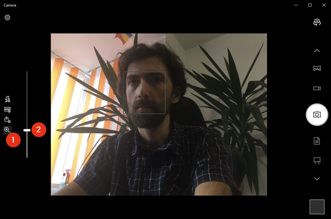 Zooming the webcam in or out with the Windows 10 Camera app