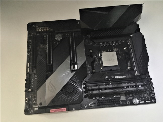 The AMD Ryzen 5 3600X mounted on an ASUS ROG Crosshair VIII Hero (Wi-Fi)