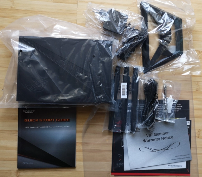 ASUS ROG Rapture GT-AC2900: what is inside the box