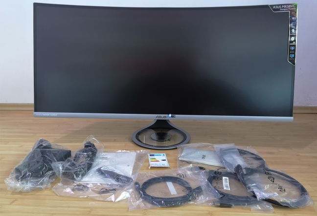 ASUS Designo Curve MX38VC - what you find inside the box