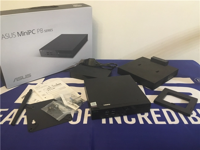 The contents of the ASUS Mini PC PB60G package