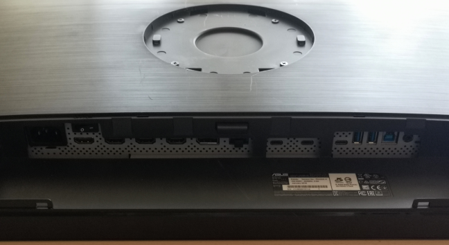 The ports on the ASUS ProArt PA32UC