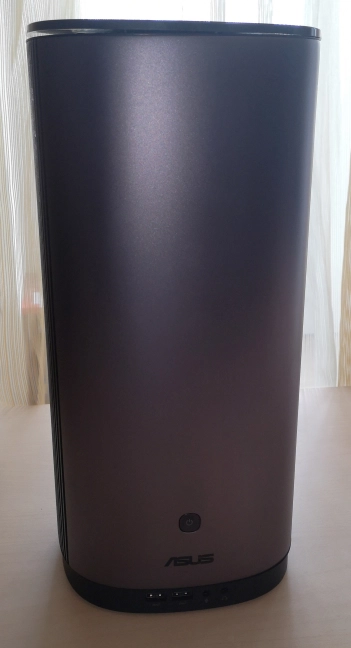 ASUS Mini PC ProArt PA90 - the front side