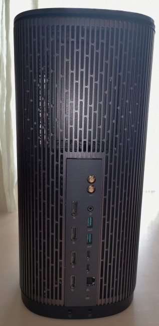 ASUS Mini PC ProArt PA90 - the ports on the back