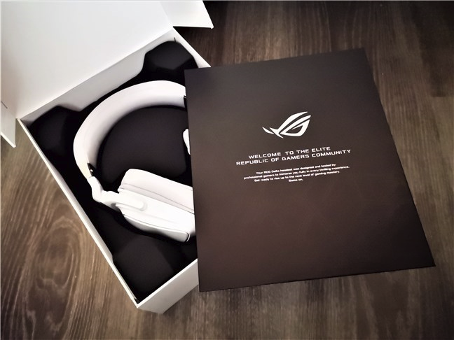 Unboxing the ASUS ROG Delta