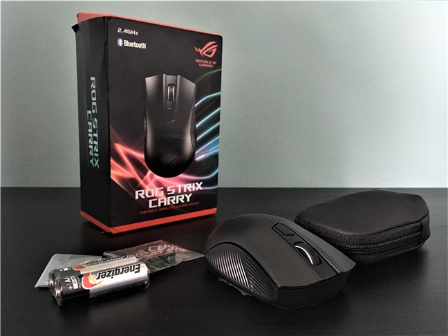 ASUS ROG Strix Carry: What's inside the box