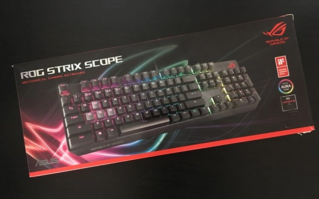 The packaging used for ASUS ROG Strix Scope