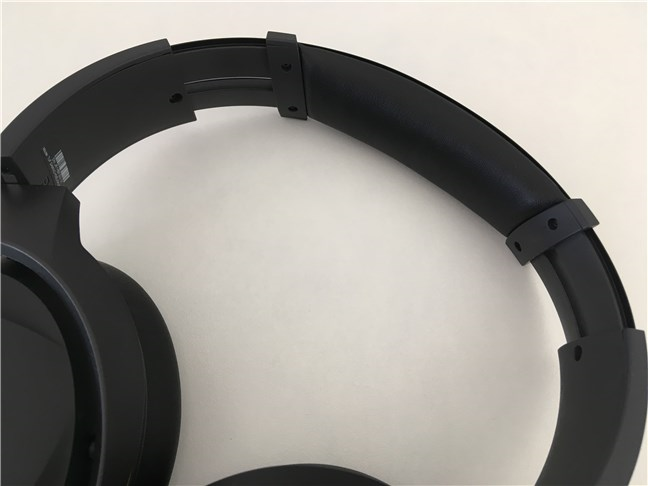 The headband of the ASUS TUF Gaming H5 headset