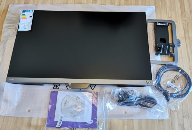 BenQ EW2780Q - What you find inside the box