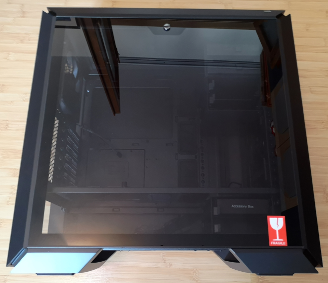 Cooler Master MasterCase MC600P - the tempered glass side panel