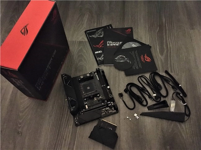 ASUS ROG Crosshair VIII Impact: The contents of the box