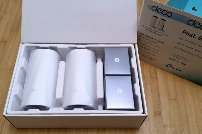 Unboxing the TP-Link Deco M4