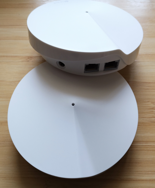 Two TP-Link Deco M5 stations