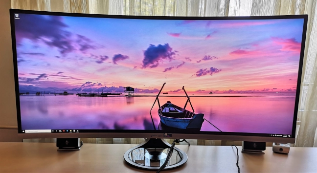 ASUS Designo Curve MX38VC - an ultra-wide curved monitor with an IPS panel