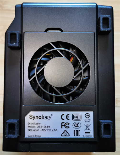 Synology DiskStation DS419slim - the ventilator on the bottom