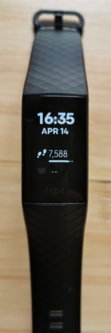 The screen on the Fitbit Charge 4