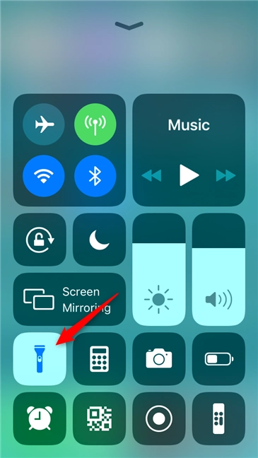 Turning off the flashlight from the iPhone Control Center
