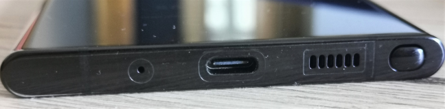 The ports on the bottom of the Samsung Galaxy Note20 Ultra 5G