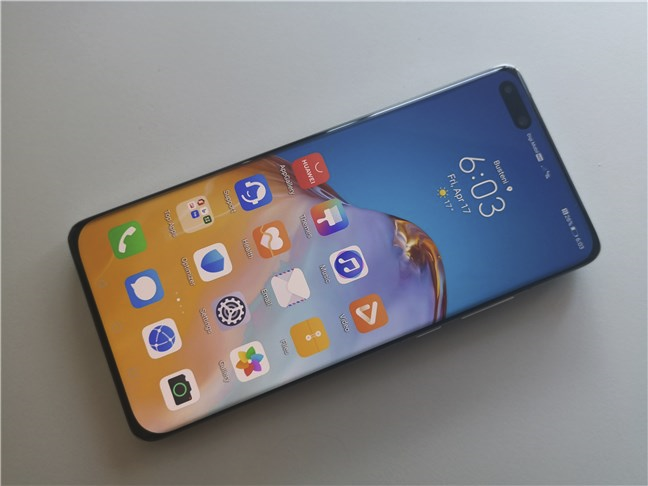 Huawei P40 Pro has an edge-to-edge display