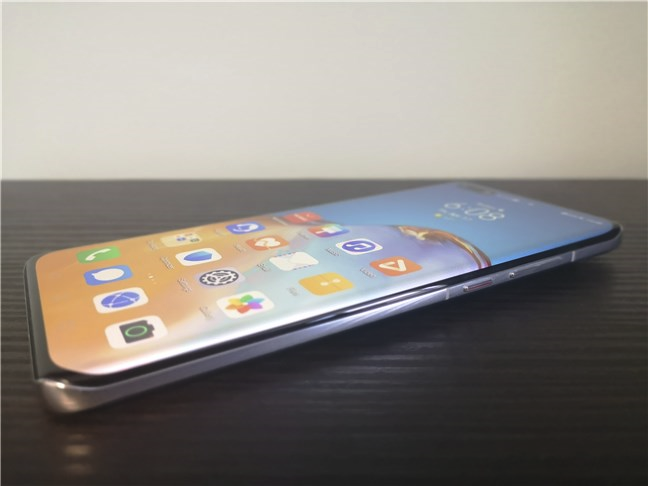Huawei P40 Pro: The power button and volume rocker