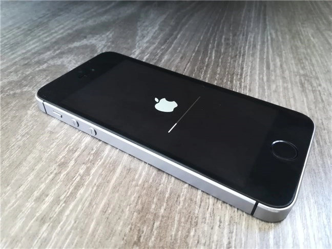 An iPhone during the reset procedure