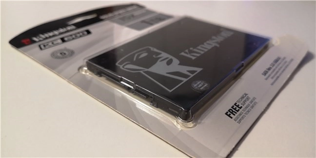 The package of the Kingston KC600 1 TB SATA SSD