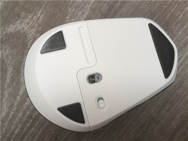 The optical sensor of the Logitech M720 Triathlon mouse