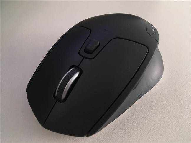 The buttons on the Logitech M720 Triathlon mouse