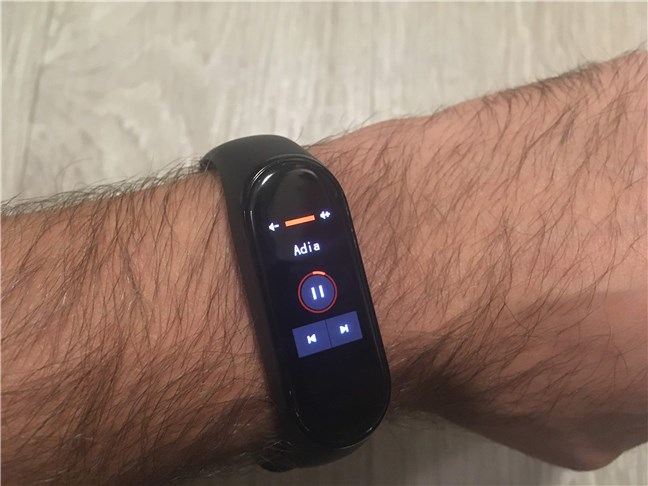 Xiaomi Mi Smart Band 4 offers music controls