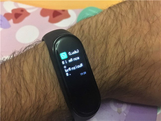 Xiaomi Mi Smart Band 4 incorrectly showing characters