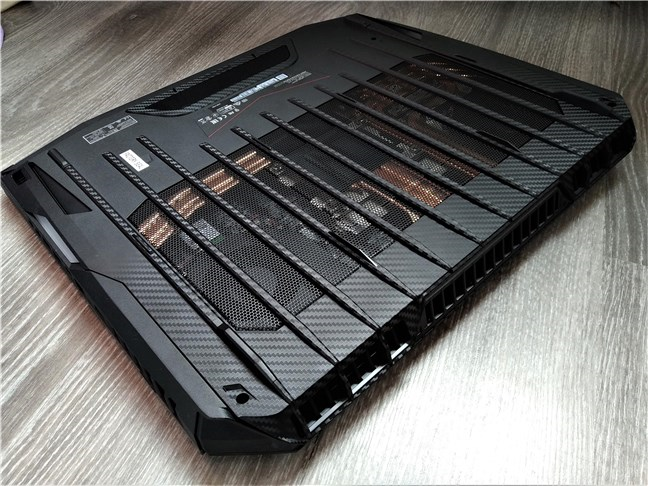 The bottom of the MSI GT76 Titan DT 9SG has a large air grille