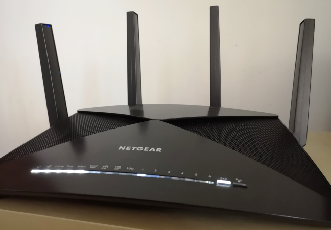 The LEDs on the Netgear Nighthawk X10