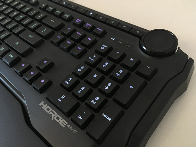 The tuning wheel on the ROCCAT Horde AIMO keyboard