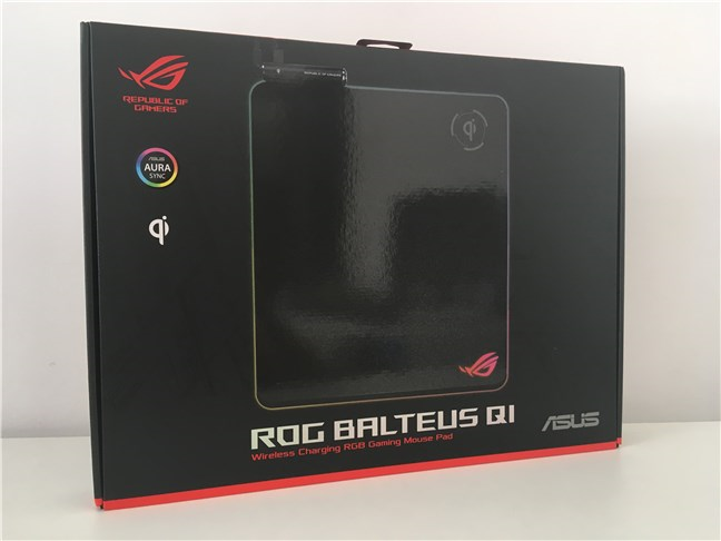 The package of the ASUS ROG Balteus Qi mouse pad
