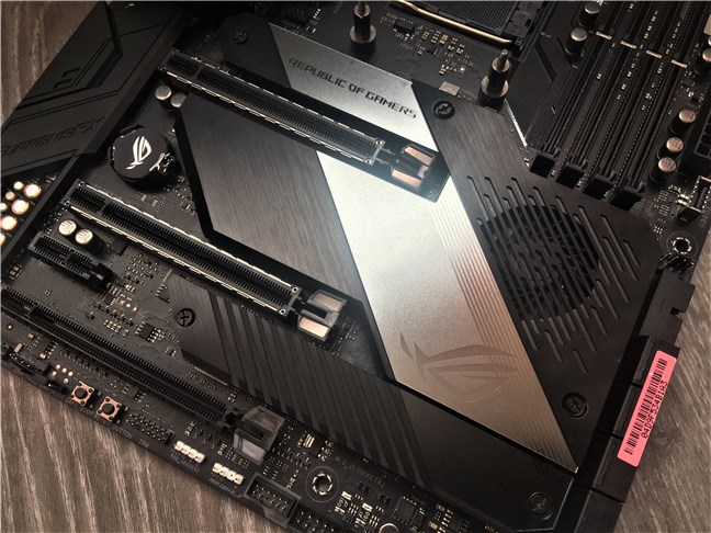 ASUS ROG Crosshair VIII Hero (Wi-Fi) uses the X570 chipset, cooled by a small fan