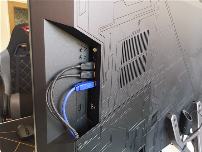 Cable management on the ASUS ROG Swift PG43U