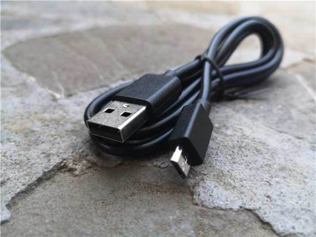 The ROIDMI Nano XCQP1RM is charged via a USB Type-A to micro-USB cable