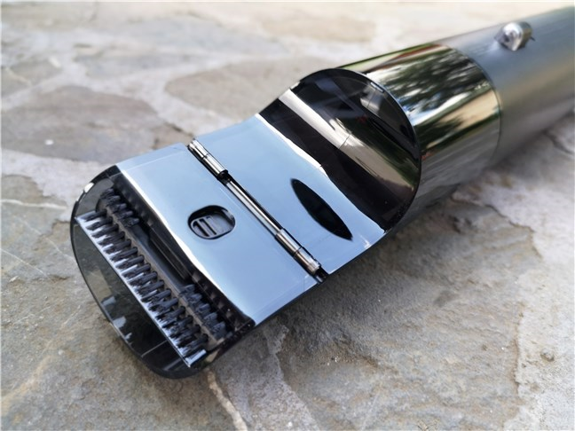 The vacuum cleaner has a magnetic nozzle and a built-in brush