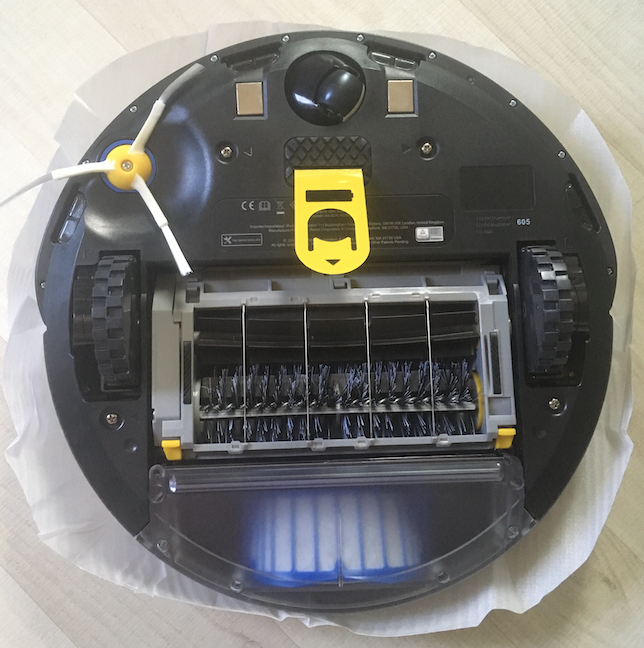 The bottom of the iRobot Roomba 605