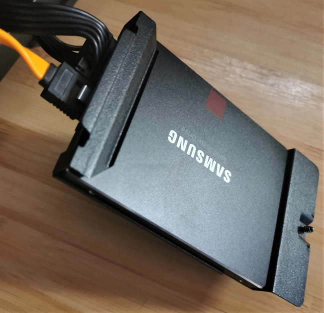 A SATA SSD from Samsung that uses the 2.5&quot; form factor